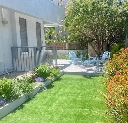 Apartamento אירוח השקד - 10דק' משדה התעופה Giv'at Koach Exterior foto