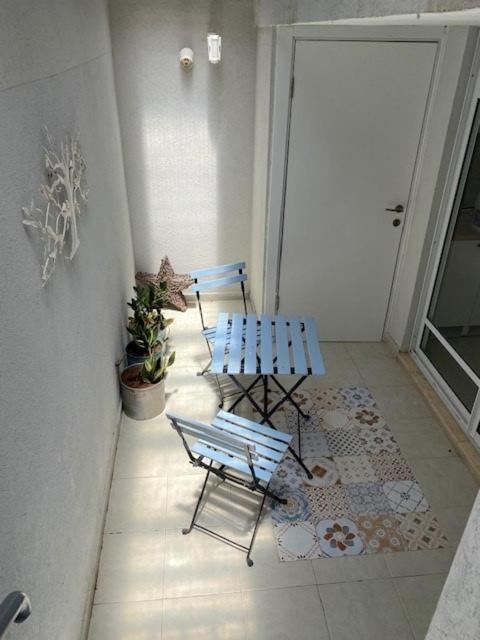 Apartamento אירוח השקד - 10דק' משדה התעופה Giv'at Koach Exterior foto